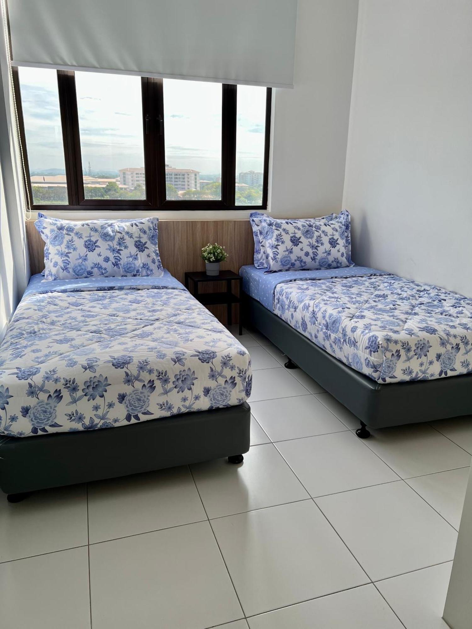 Padiviu Family At Imperio Professional Suite, *